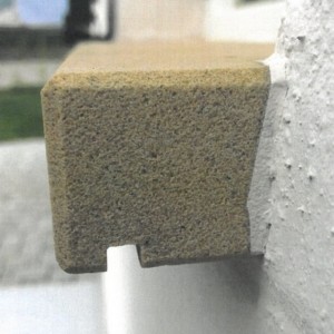 Abdeckplatte aus Sandstein mit zusätzlicher Bearbeitung